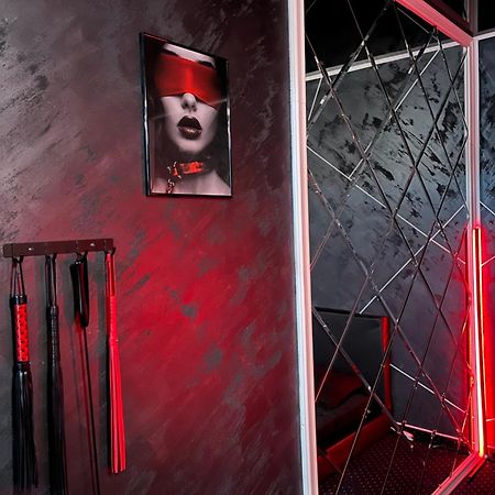 Adult Only Fantasy Room Бухарест Экстерьер фото