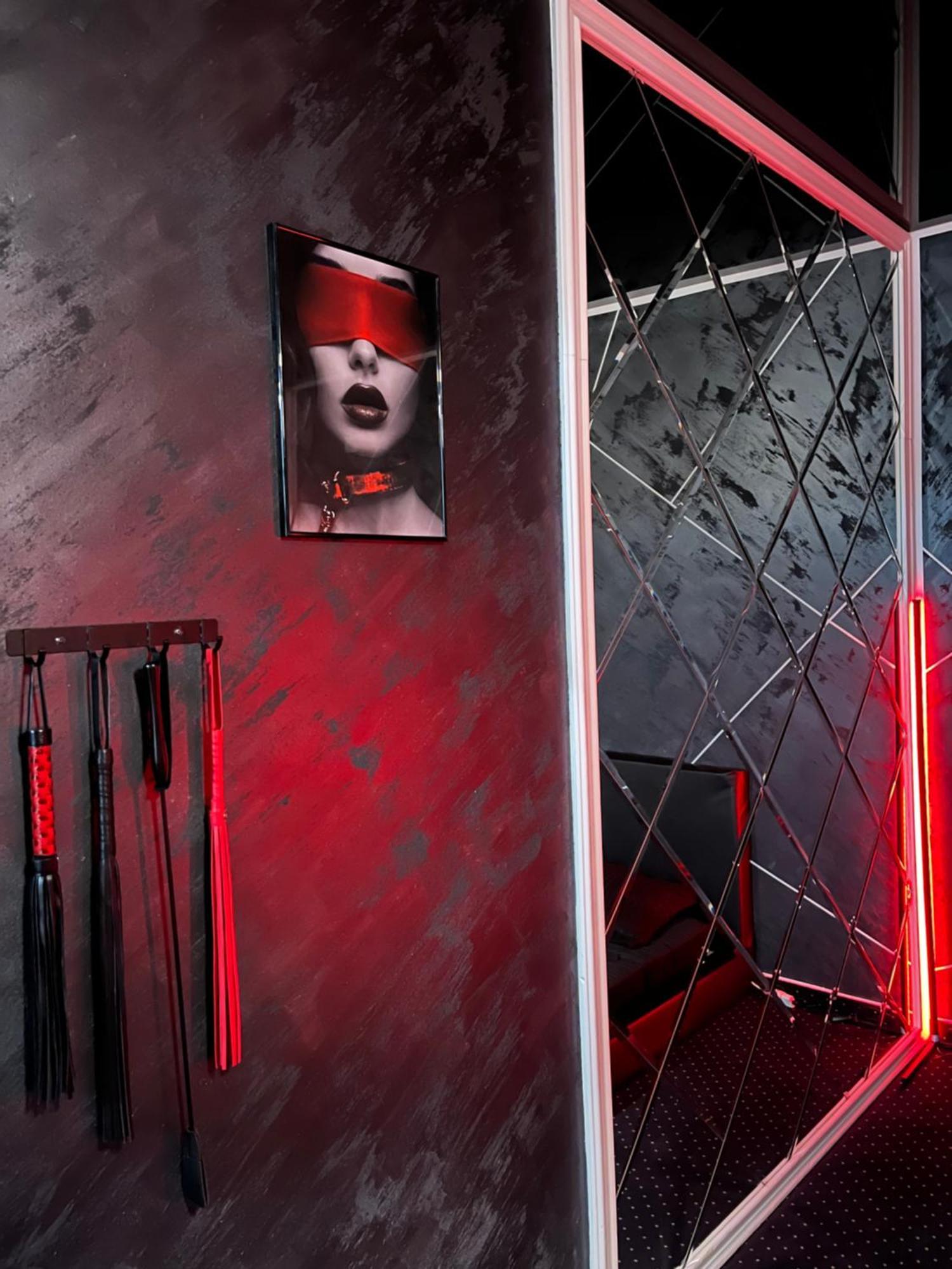 Adult Only Fantasy Room Бухарест Экстерьер фото