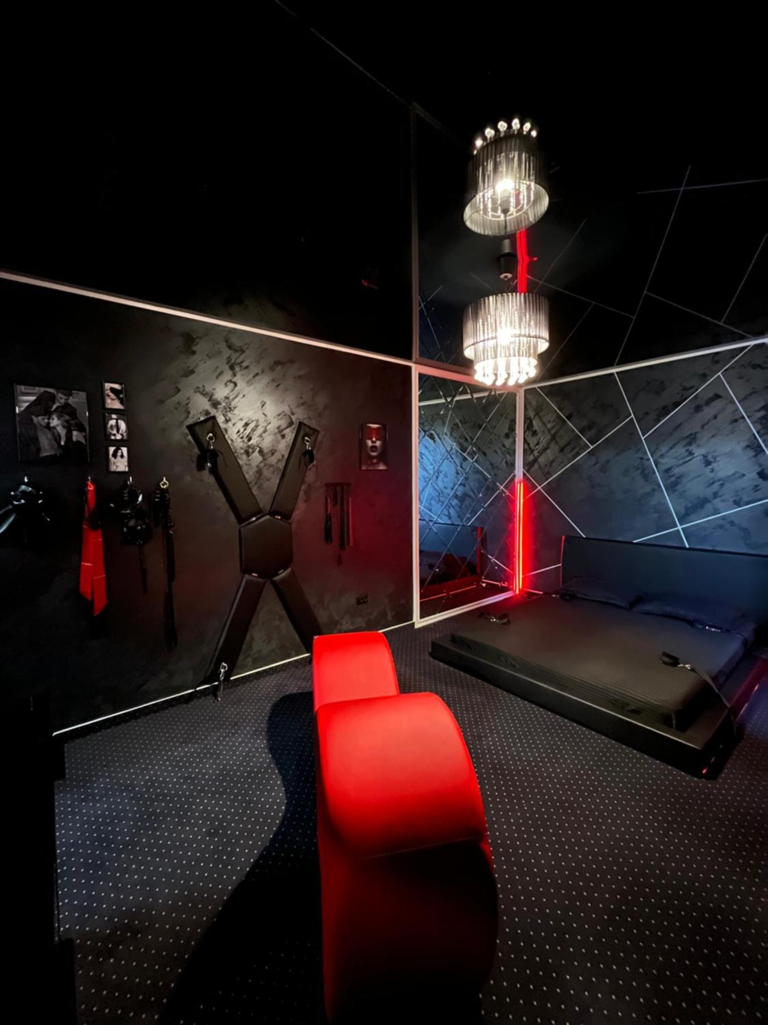 Adult Only Fantasy Room Бухарест Экстерьер фото