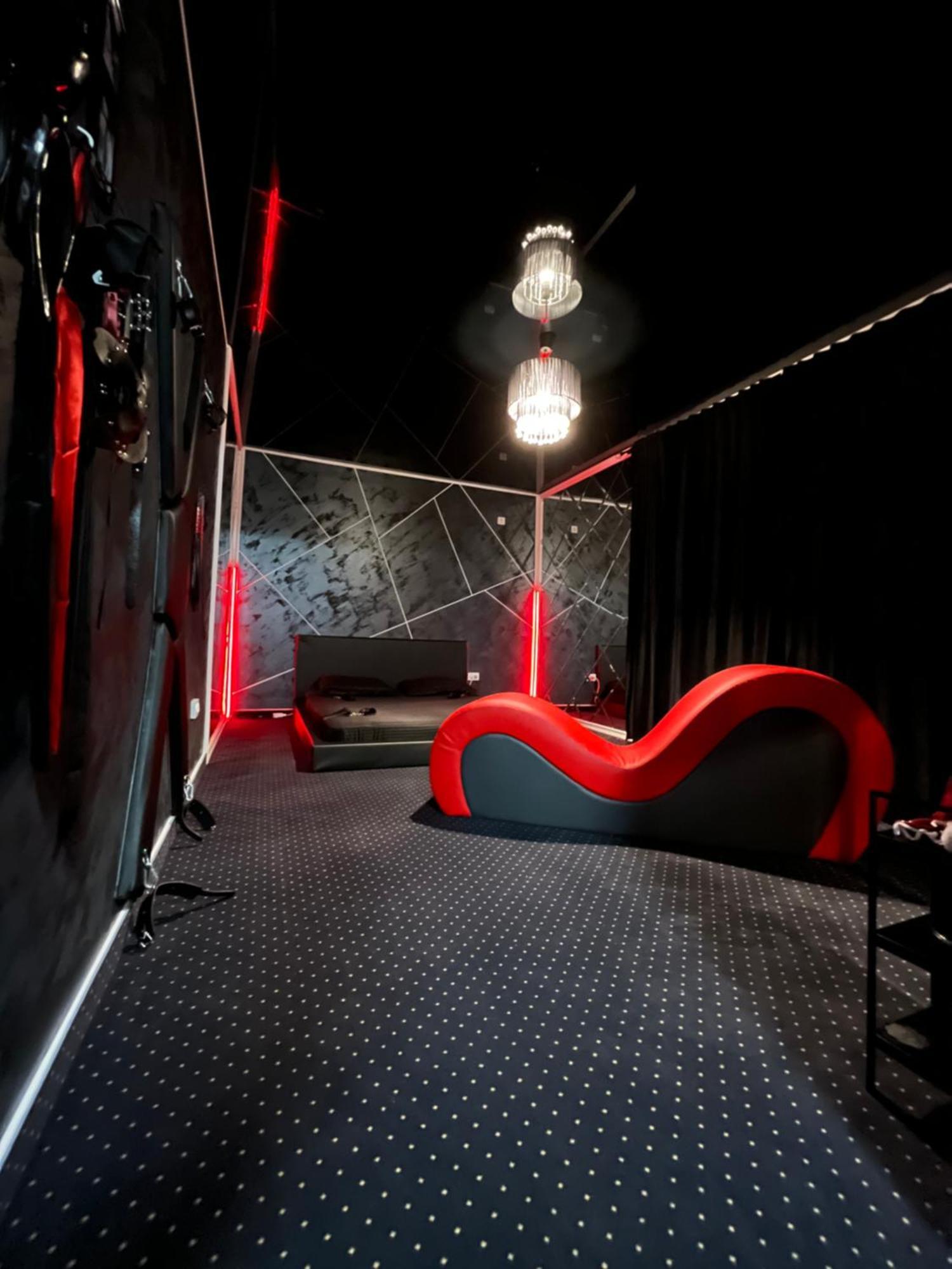 Adult Only Fantasy Room Бухарест Экстерьер фото